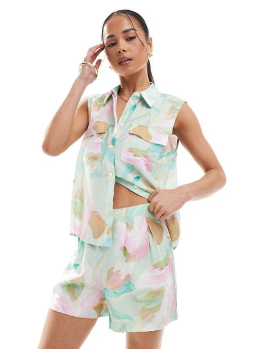 Vero Moda pleat front shorts co-ord in pastel print - Image 1