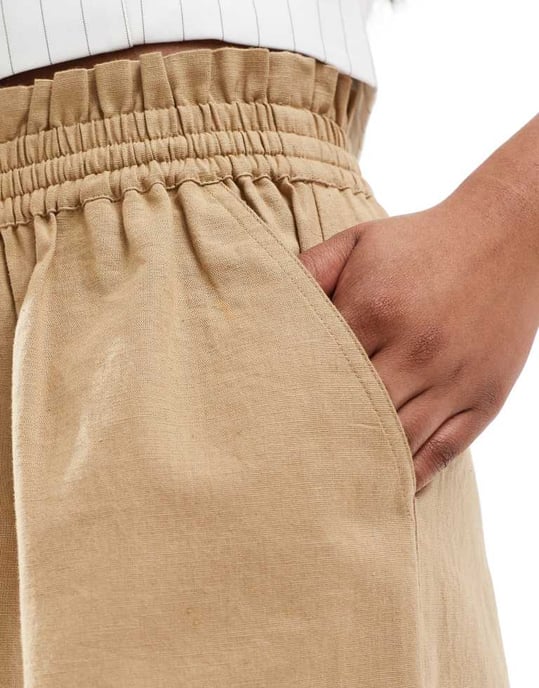 ASOS DESIGN flippy shorts med linne i sand - Image 3