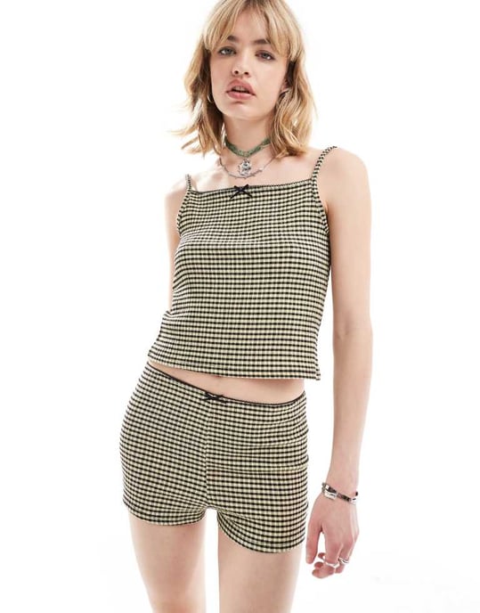 Återvunna Vintage mini shorts med rosett i gul rutig tyg - Image 3
