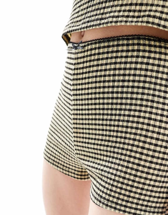 Återvunna Vintage mini shorts med rosett i gul rutig tyg - Image 4