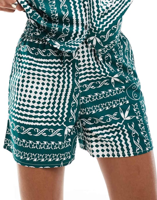 Obey samordnad scarf-mönstrad shorts i grön - Image 4