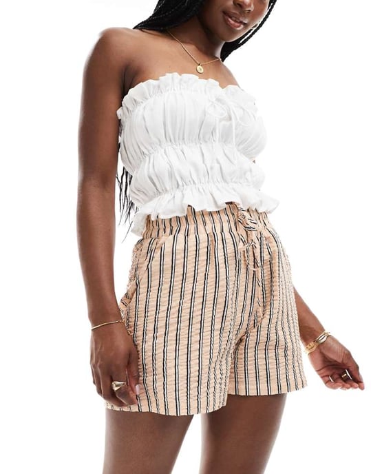 ASOS DESIGN seersucker shorts med knytmidja i naturlig rand - Image 1