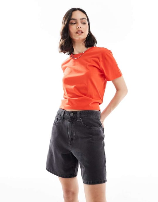 Cotton On relaxed denim short in vintage black worn - Image 4