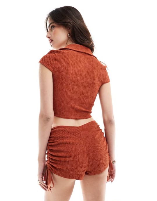 ASOS DESIGN koordinerade texturerade rynkade mikshore i rostfärg - Image 2