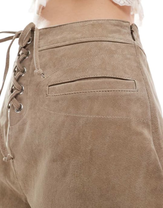 Återvunnet vintage begränsad upplaga festival western hotpants i mocka - Image 2