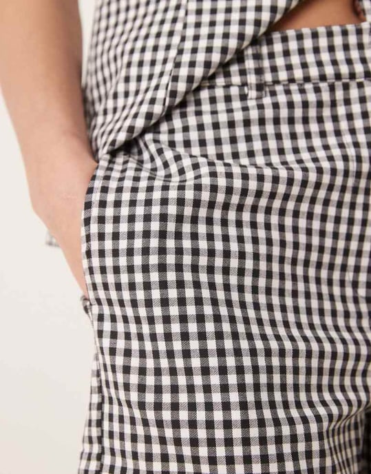 Nobody's Child Harper tailored shorts co-ord in mono gingham - Image 4