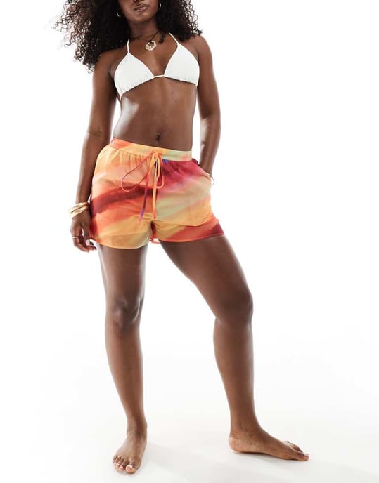 In The Style x Perrie Sian exklusiva semitransparenta strandshorts i orange ombre - Image 4