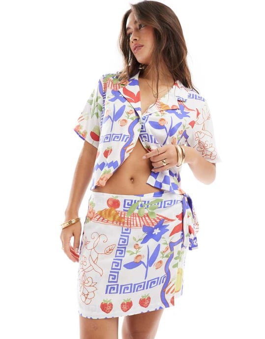 ASOS DESIGN skort med omslag och mosaik-frukttryck - Image 3