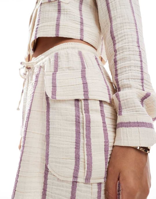 ASOS DESIGN linnekänsla utility short co-ord i lila rand - Image 2