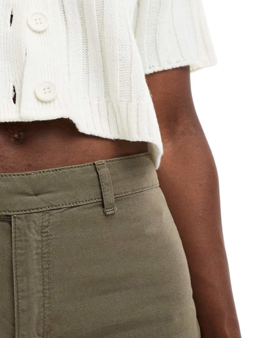 ASOS DESIGN mikrokortsbyxor i linne i olivgrön - Image 4