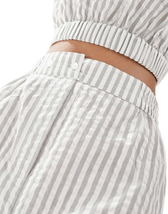 ASOS DESIGN kortbyxor med dragkedja och remmidja i grårandig koord - Image 2