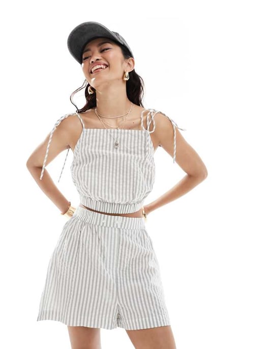 ASOS DESIGN kortbyxor med dragkedja och remmidja i grårandig koord - Image 3