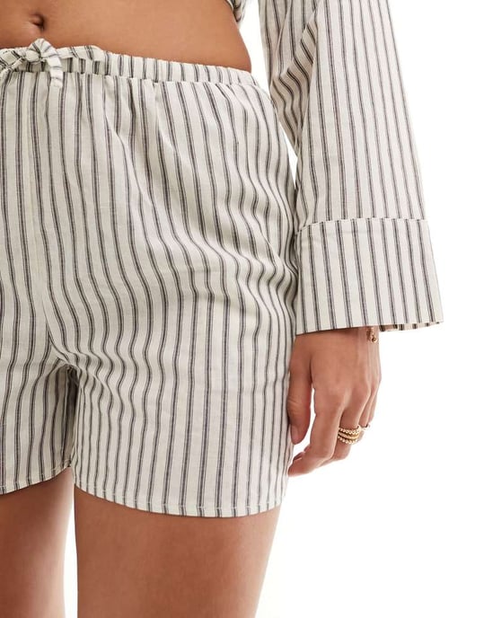 Kaiia exclusive cotton linen look high waisted shorts co-ord in cream stripe - Image 4