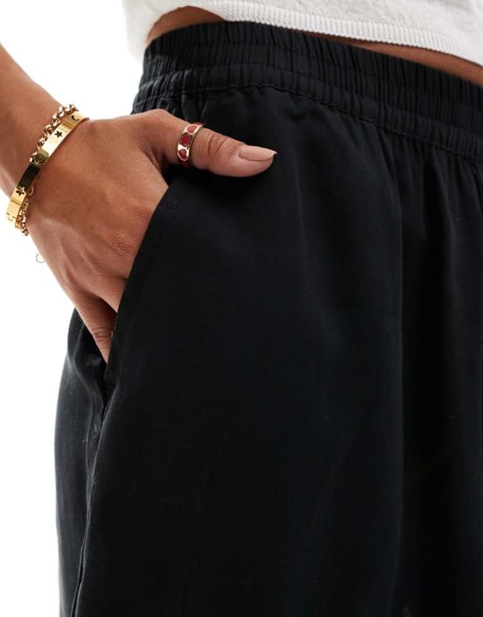 Noisy May högmidjade shorts i svart - Image 4
