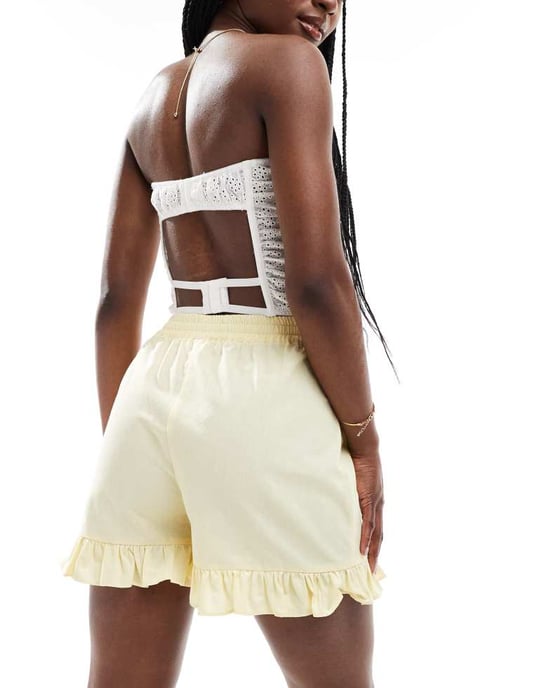 ASOS DESIGN bomullsshorts med volangkant i smörfärgad - Image 2