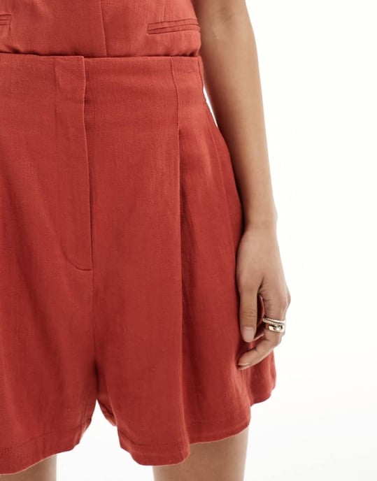 ASOS DESIGN höga midje shorts med sömdetaljer i linne i rostfärg - Image 3