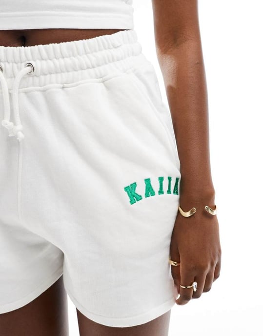 Kaiia bomullsrika loggade sweatshorts koord i vitt - Image 3