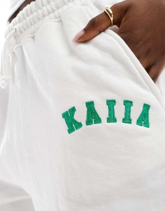 Kaiia bomullsrika loggade sweatshorts koord i vitt - Image 4