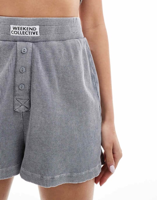 ASOS Weekend Collective våffelboxer shorts i syra-tvättad grå - Image 3