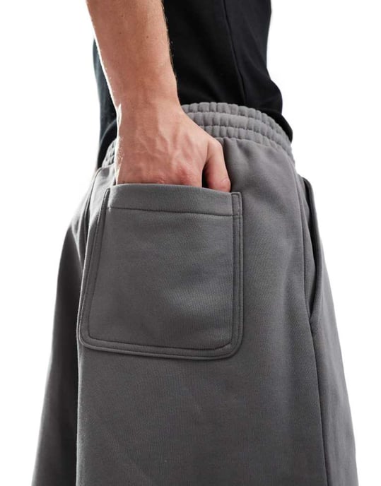 Veckodags avslappnad passform jersey shorts i off-black - Image 3