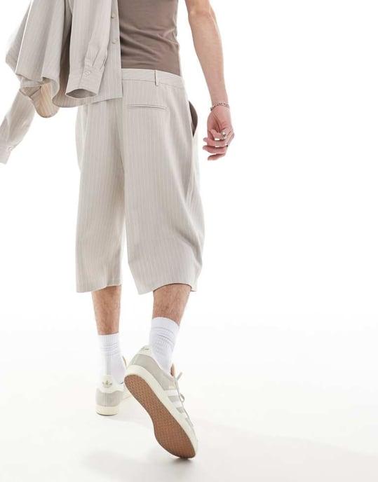 COLLUSION unisex co-ord avslappnade vida skräddarsydda shorts i sandrandig - Image 2