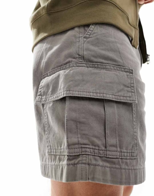 ASOS DESIGN passform cargoshorts i kolsvart - Image 2