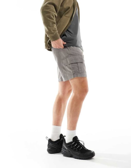 ASOS DESIGN passform cargoshorts i kolsvart - Image 4