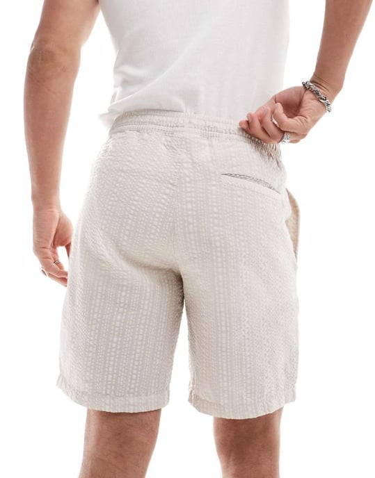 Jack & Jones samordnad skrynklig short i beige - Image 2