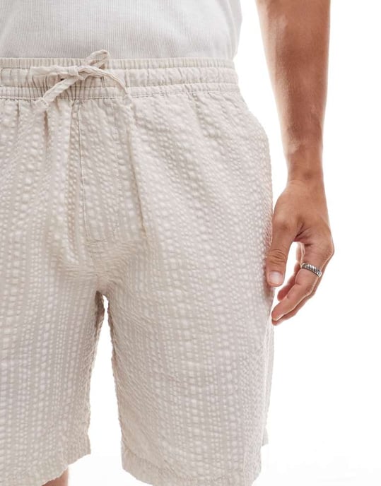 Jack & Jones samordnad skrynklig short i beige - Image 3