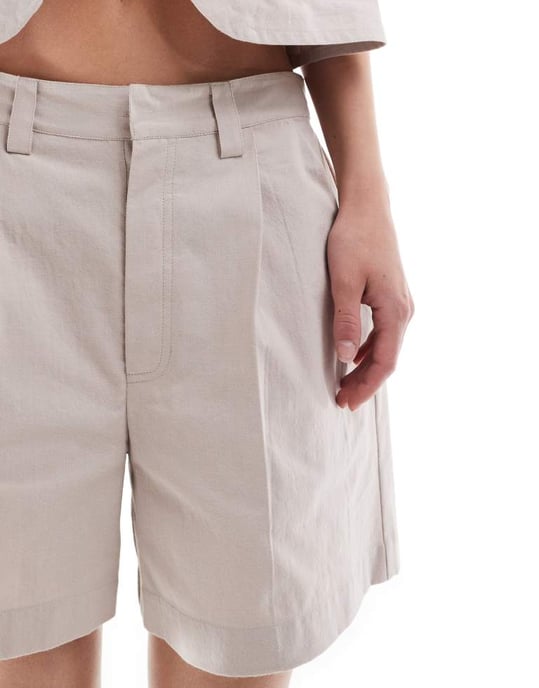 ASOS DESIGN långärmad short i krinklat tyg i sandfärg - Image 3
