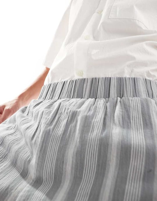 Reclaimed Vintage striped relaxed short in blue stripe - Image 3