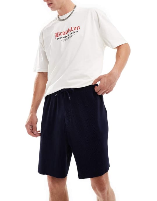 ASOS DESIGN oversized plisserade shorts i marinblått - Image 1