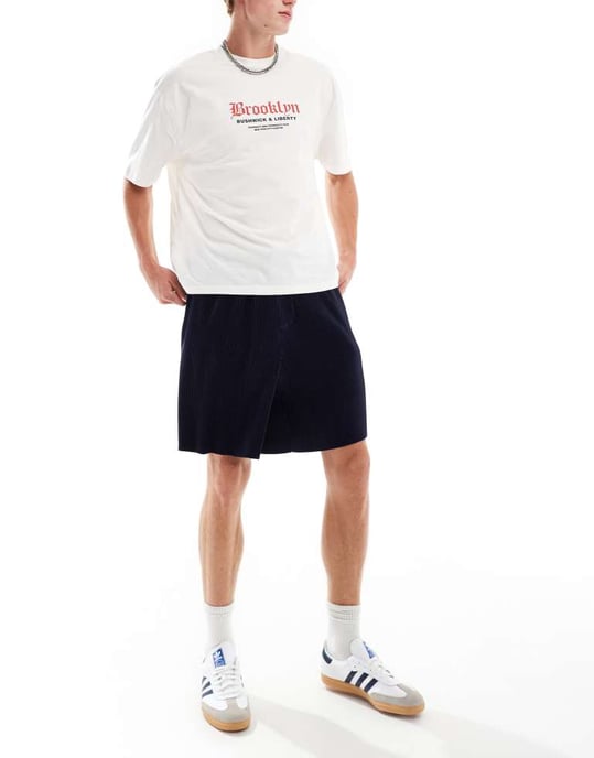 ASOS DESIGN oversized plisserade shorts i marinblått - Image 3