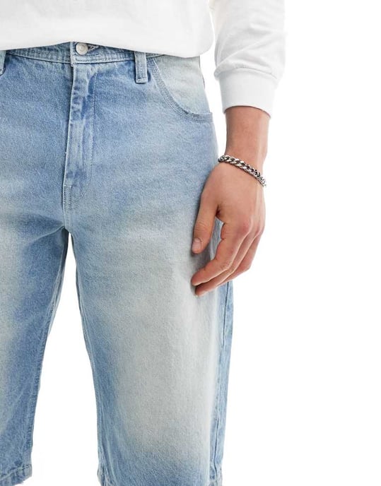 Återvunnen vintage denimshorts i bleknad tvätt - Image 4