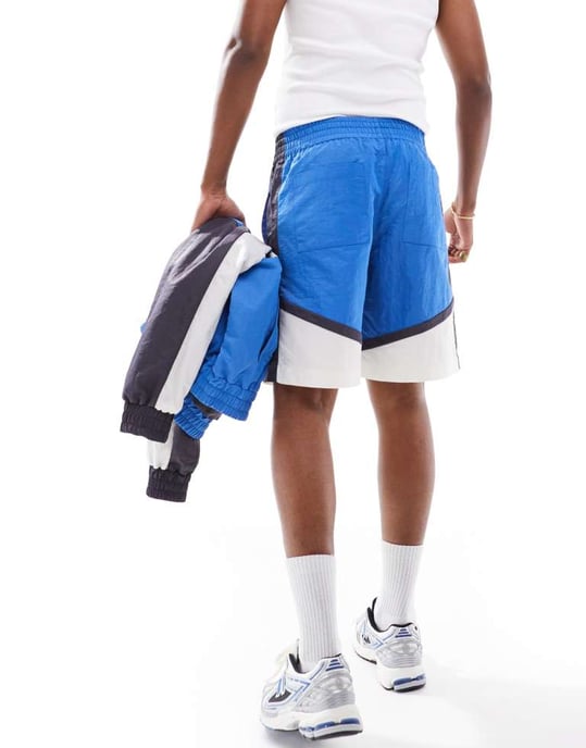 ASOS DESIGN Koordinerade passform nylon shorts med kontrasterande paneler - Image 3