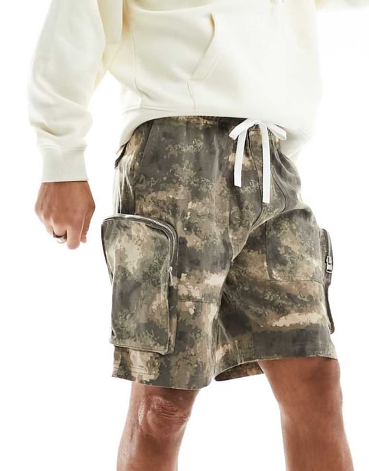 Couture Club kamouflagemönstrade cargo shorts i flerfärgad - Image 1