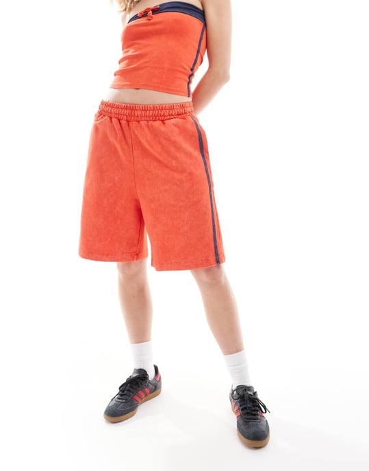COLLUSION överdimensionerad långkort sportshorts i röd - Image 2