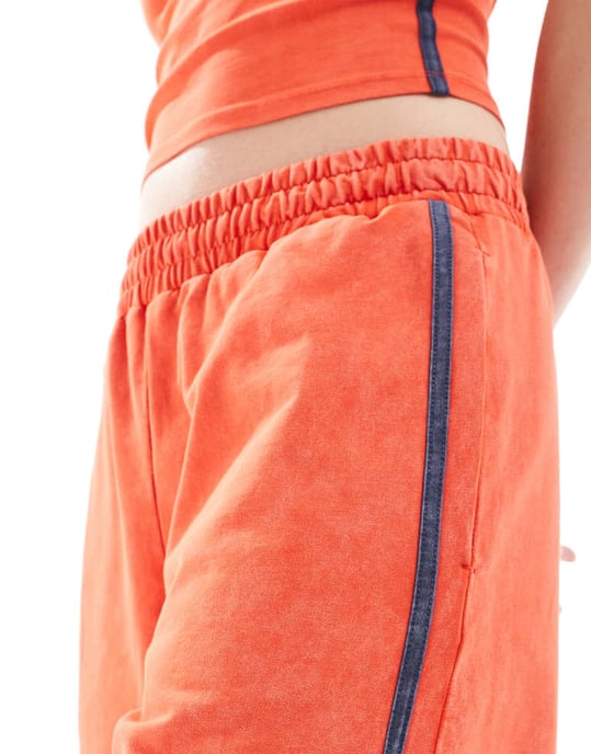 COLLUSION överdimensionerad långkort sportshorts i röd - Image 3
