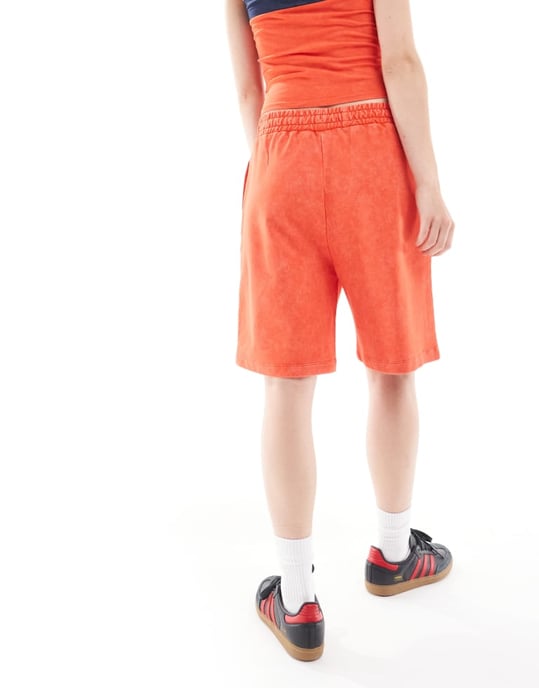 COLLUSION överdimensionerad långkort sportshorts i röd - Image 4