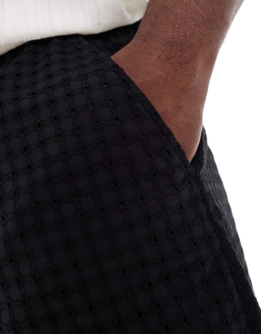 ASOS DESIGN broderad shorts i svart - Image 4