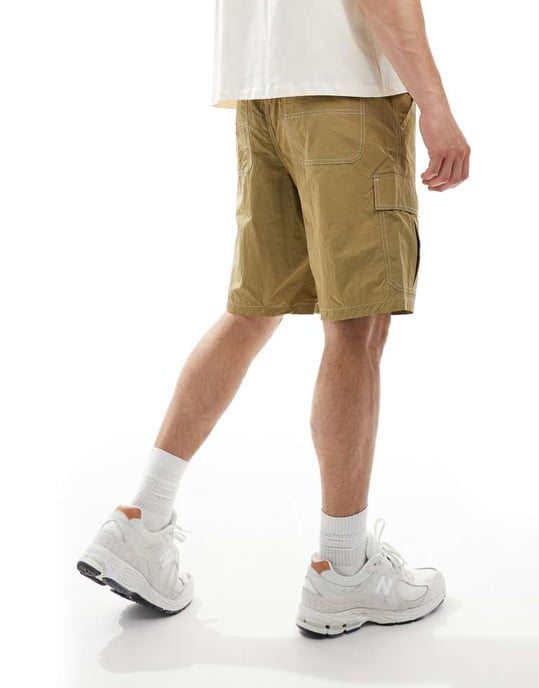 ASOS DESIGN cargoshorts med bälte i khaki - Image 2