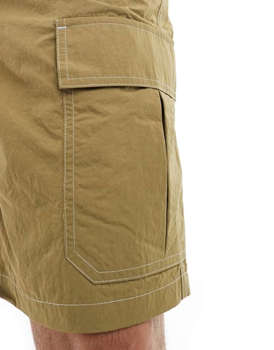 ASOS DESIGN cargoshorts med bälte i khaki - Image 3