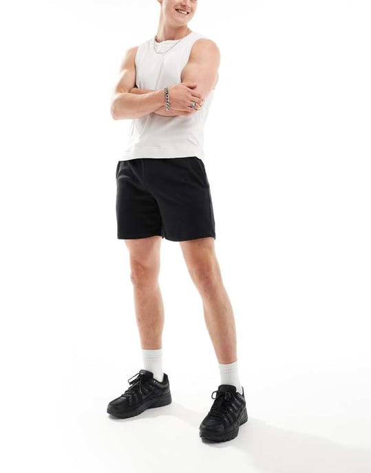 ONLY & SONS lösa sweatshorts i svart - Image 2
