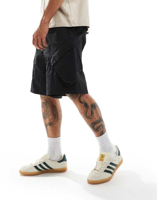 Weekday Frode avslappnade cargoshorts i svart - Image 3
