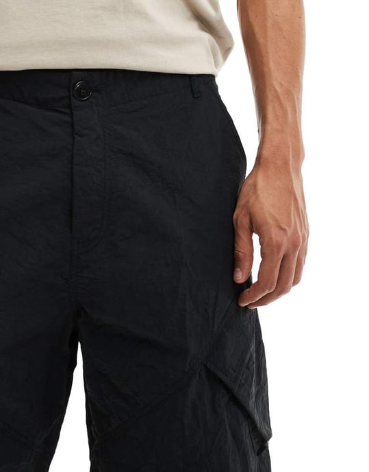 Weekday Frode avslappnade cargoshorts i svart - Image 4