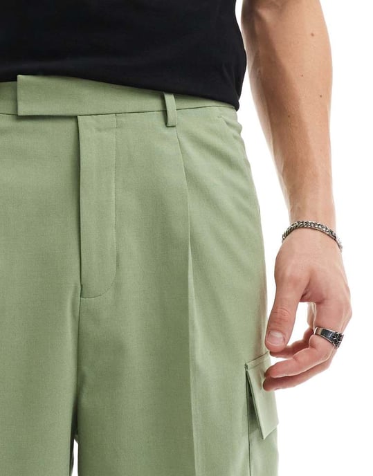 ASOS DESIGN smarta cargo shorts i khaki - Image 2
