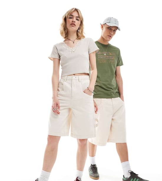 Återvunnen vintage unisex längre denim snickarshorts i ecru - Image 1