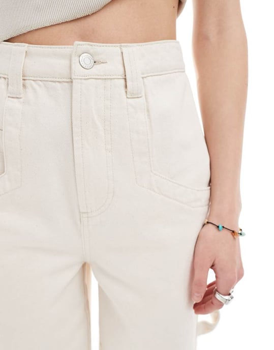 Återvunnen vintage unisex längre denim snickarshorts i ecru - Image 3