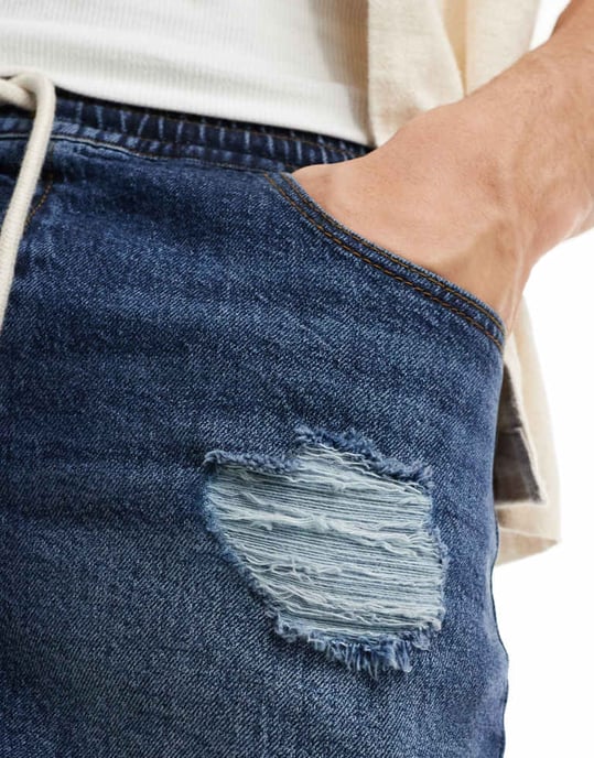 ASOS DESIGN kortare slim denimshorts med slitningar i mörk tvättblå - Image 2