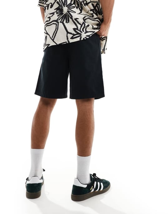 ASOS DESIGN dubbel veckad chinoshorts i svart - Image 2